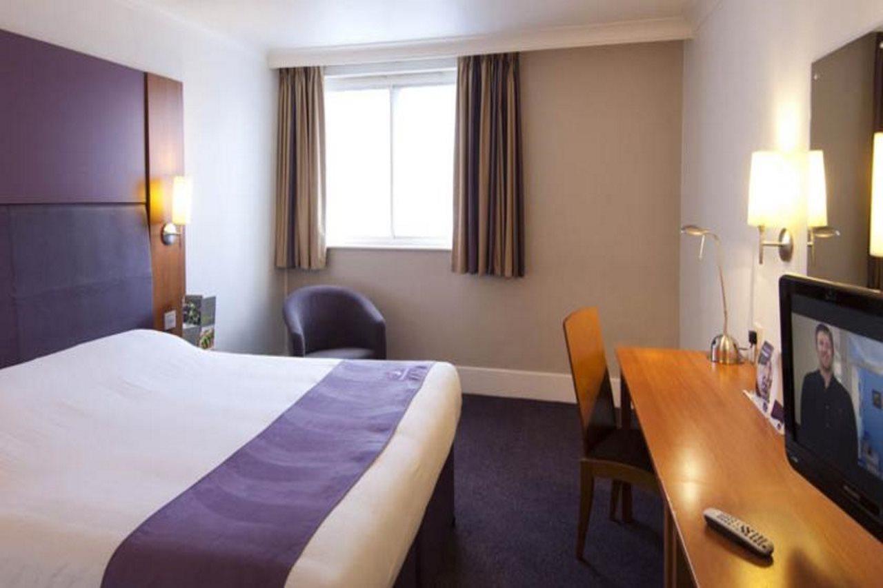 Premier Inn Market Harborough Exterior photo